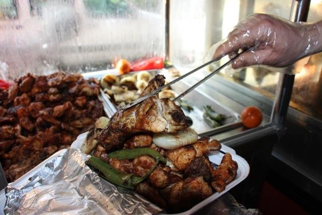 Mangallk grupta yzde 50'lere, beyaz et grubunda da yzde 25-30'lara varan d yaandn belirten Ecevet, "Vatandan tek elencesi hafta sonu ailesi ile birlikte gittii piknik alanlarnda mangaln yakp stres atmakt o da maalesef hayal oldu" dedi.