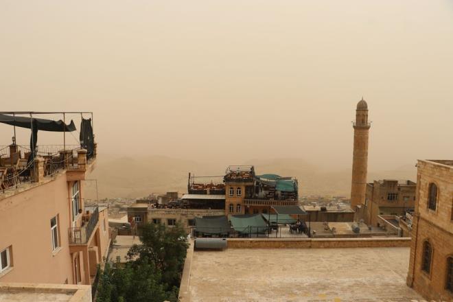Kl, "zellikle hastalarn ve ocuklarn kum frtnalarnn ektili olduu zamanlarda dar kmamalarn neriyoruz. Eer dar kma mecburiyetleri olursa o zaman maske kullanmalar gerekiyor" dedi.