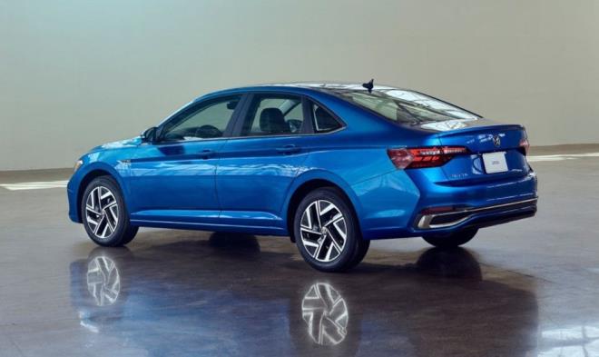 Jetta'da 1.5 litrelik benzinlik motor kullanlyor. 160 beygir g ve 250 Nm tork retebilen drt silindirli turbo motor, 6 ileri manuel veya 8 ileri otomatik anzmanla alnabiliyor.