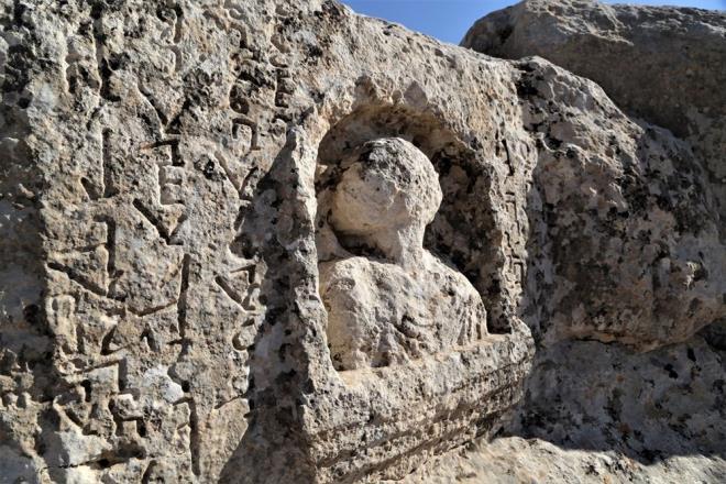 Karahantepe ren Yeri'nin de ortaya kmasyla nmzdeki srete antik kentin hak ettii deeri alacan syleyen Trkmen, "zellikle yabanclarn Somatara ciddi bir ilgisi olduunu syleyebilirim. nk burada Sryanice yazlarn olduu, tanrlara tapnmak iin kutsal tepelerde yaztlar var. Onlar korumamz gerekiyor. Somatar da yaplacak ok iimiz ve ok ciddi potansiyelimiz var" dedi.