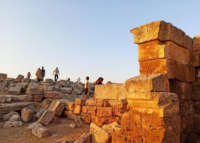 Blgeye gezi iin stanbul'dan gelen Arif Yorulmaz ise ok farkl tarihi yaplar bir arada grmekten duyduu memnuniyeti dile getirdi.