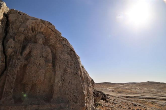 Halk arasnda Musa Peygamber'in, kaynpederi uayip Peygamber ile bu blgede bulutuu anlatlyor.    Kyn ortasnda yer alan Kalkolitik dneme kadar tarihlenen ve kutsal olarak nitelendirilen hyk, Somatar'n milattan nceki dnemlerde kurulduunu ve tepedeki duvar ile bur kalntlar, hyn uzun yllar kale olarak kullanldn ortaya koyuyor.