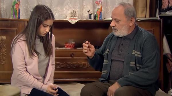 nl oyuncu Hazal Kaya, ekmez'in lm haberinin duyulmasnn ardndan Twitter hesabndan bir paylam yapt. Kaya, "ok zgnm. Bamz sa olsun" ifadelerini kulland.