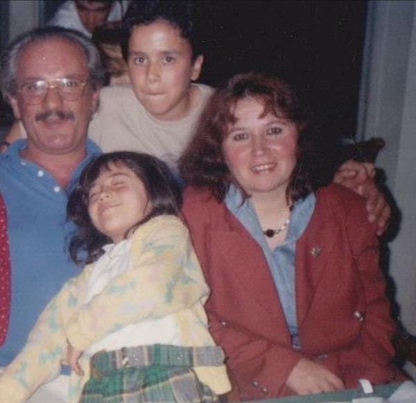 Sper Baba'da oynad Alim rol ve Deli Yrek'te oynad sa rol ile tannan Eray Demirkol ise, ekmez'le ilgili "Gle gle Metin ekmez? Smer Tilma?a Suna Pekuysal?a Abdullah Yce?ye hsan Devrim?e Ayta Yrkaslan?a selam syle bizlerden. ok zgnm?" ifadelerini kulland.