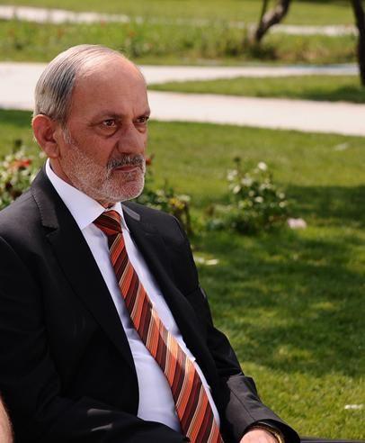 Cem Davran ise ekmez'in lmyle ilgili "Ah Metin abim, gzel abim. Nur iinde yat Darlbedayi?nin k delikanls." ifadesini kulland.