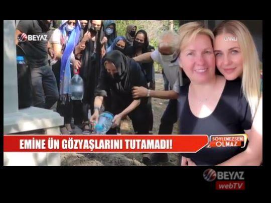 nl oyuncunun annesinin cenazesinde glkle ayakta durduu grld.