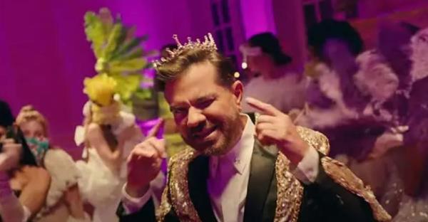 "ift doz al olduum ve herhangi bir semptom gstermediim halde..."  <br>  "ift doz al olduum ve herhangi bir semptom gstermediim halde son derece dikkatli ve tedbirli davranyorum zaten" diyen Doulu, "Tm yaz boyunca yaptmz konserlerimizde elimizden geldii kadar sk nlemler aldk. Yarnki ve nmzdeki tm konserlerde de ayn titizlik ve zeni gstereceiz" diye konutu.