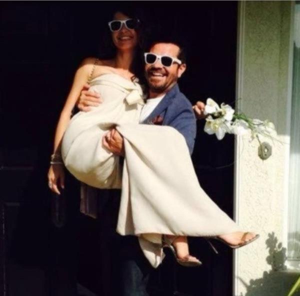 Seren Serengil: Kenan byle biri deil ama kaynaklarm ok salam<br>  Serengil, Kenan Doulu'nun yzlerce izleyicisini ve hayrann, ekip ve alma arkadalarn, mzisyenleri riske atacak biri olmadn dndn ifade ettii aklamasnda, konser anlamasn iptel edememi olabileceini ama yine de bu davrann hi yerinde bir karar olmadn syledi.