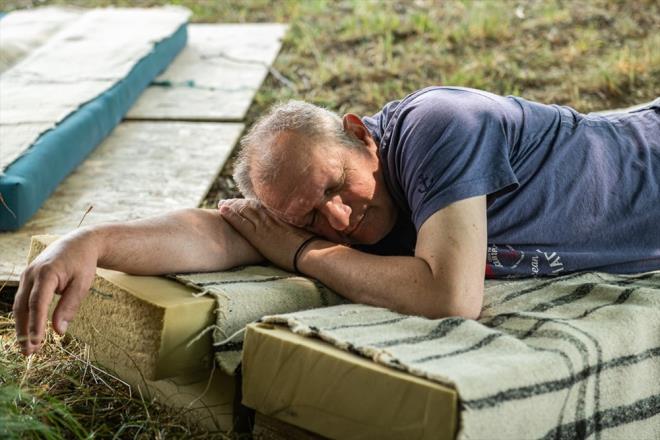 YEN REKOR 117 SAAT    Yarmada en uzun yatma rekoru 52 saat olarak kayda gemiti. Aleksic 117 saatle bu rekoru ikiye katlam oldu.