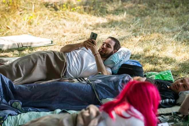 HBR EY YAPMAYARAK 300 EURO KAZANDI    Hibir ey yapmayarak 300 euro (yaklak 3 bin Trk Liras) deerindeki dln sahibi olan Aleksic, Avrupa'da eine rastlanmayan yarmada 117 saat yatarak yeni rekor krd.