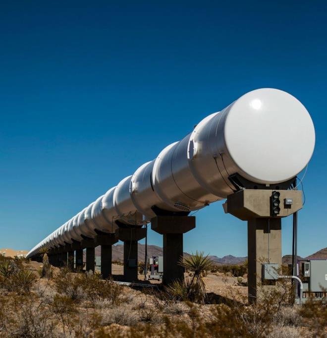 Demiryolu mhendisi ve yazar Gareth Dennis, Twitter'da "Bilgisayarda yaratlm efektlerden baka bir ey iermeyen, 'Her ey iliyor ve mthi' diyen parlatc bir video" yorumunda bulundu.