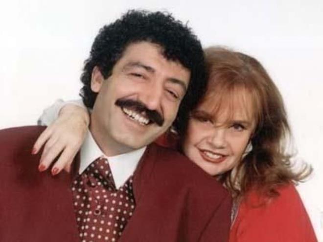 Mslm Grses, "Gnl Teknem" adl albmnn yan sra yazar Murathan Mungan'la ortak projesi "Ak Tesadfleri Sever" adl albm 2006'da kararak mzikseverlerin beenisine sundu.    David Bowie, Bjork, Bob Dylan ve Leonard Cohen'in de aralarnda olduu birok yabanc mzisyenin bestelerine Mungan'n yazd szleri yorumlayan sanat, albmde Haris Alexiou arksn Sezen Aksu ile birlikte seslendirdi.    Unutulmaz isim, yaamnn son yllarnda baz pop ve rock tarzndaki arklar da repertuvarna katarak, Blent Ortagil'in "Sensiz Olmaz", Nilfer'in "Olmad Yar", Teoman'n "Parampara", Tarkan'n "kimizin Yerine", ebnem Ferah'n "Sigara" ve Kenan Doulu'nun "Tutamyorum Zaman" adl almalarn da seslendirerek, 2009'da "Sandk", 2010'da ise "Yalan Dnya" albmlerine imza att.