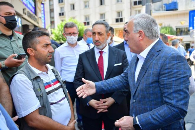 Ordu Caddesi ve evresinde saat 10.00 ila 21.00 arasnda ticari maksatla mal ykleyen kaytl kamyon ve kamyonetler, ticari taksiler ve 20 veya 30 dakika kal sreleri bulunan TRSAB'a bal aralar iin kontroll trafik oluturuldu.