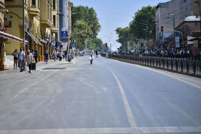 Fatih Belediyesi olarak projenin uygulamasndan her adan sorumlu olduklarn dile getiren Turan, u bilgileri verdi:    "Burada ticaret ve turizmin getirdii kaotik bir durum ve kemeke vard. Bu kemekei engelleyecek bir karar oldu. Bu karar yllardr uygulanmas beklenen bir karard. Bu tarihi yarmadada belki son 5-10 ylda alnan nemli kararlardan biridir. Tabii altyap almalar yapld. Bariyer sistemleri, plaka tanma sistemleri kuruldu. Uygulamayla alakal kadrolar oluturduk. u anda 40 yakn zabtamz sadece bu blgede hizmet veriyor. Bu ufak bir operasyon deil."