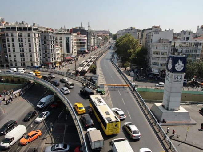 Turan, Ordu Caddesi ve evresi Yayalatrma Projesi'nin uygulamas hakknda basn mensuplarna aklama yapt.