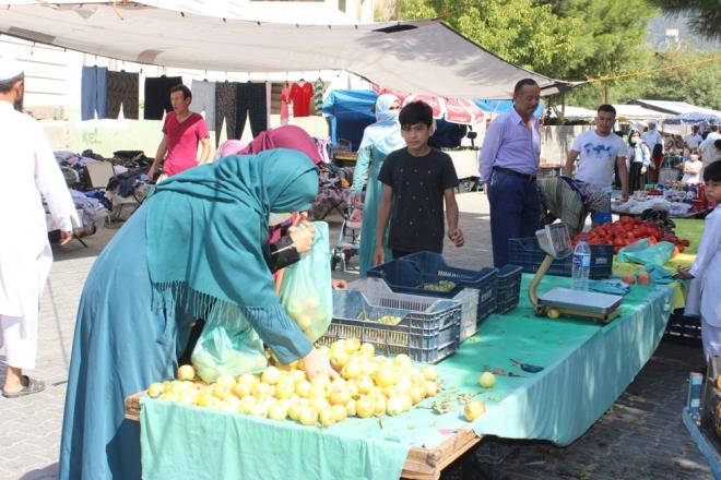 Ovakent Mahallesi Muhtar Bereket Kurt Trkiye'yi kendi vatanlar gibi grdklerini, Afganistan?a bir an nce istikrar ve huzurun gelmesini istediklerini belirterek, ?1982 ylnda Trkiye?ye geldik ve o gnden beri burada yaamaktayz. Burada evlenip, burada ocuklarmz oldu. Afganistan?dan gelen 8 bin kii ve yerlilerimiz ile birlikte toplam da 10 bin kiiyiz.    Hatay?da mozaik halinde yaamaktayz, bizde onlardan biri olarak memnunuz. Hatay halkmzdan ve Trkiye?den memnunuz. Kendi vatanmz gibi gryoruz, kimsenin ayrm yapt yok. zbek Trkleri olarak geldik Afganistanlyz ama zbek asllyz.