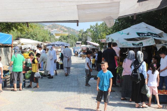 39 yl nce Hatay?a gelen zbek Trkleri burada bulunmaktan, halkn kendilerine yllardr kucak amasndan dolay mutlu olurken 10 bin kiilik nfuslar ile Hatay'n mozaiklerinden biri haline geldi. Hatay'n merkez ilesi Ovakent Mahallesi?nde yaamlarn srdren zbek Trkleri, kendilerine has kyafetleri, yemekleri ve konumalar ile bir yandan da kltrlerini yaatmaya devam ediyor.