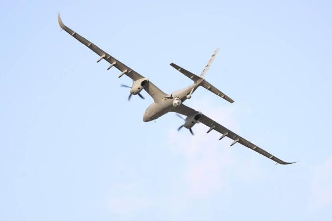 Milli olarak gelitirilen bir hava aracyla ulalan en yksek irtifaya kan Bayraktar AKINCI, Trk havaclk tarihinin irtifa rekorunu krd.Gkyznde 38 bin 39 feet (11 bin 594 metre) ykseklie kan Bayraktar AKINCI, 25 saat 46 dakika havada kald. Bayraktar AKINCI, test ve eitim uularnda 1000'den fazla sorti yapt.