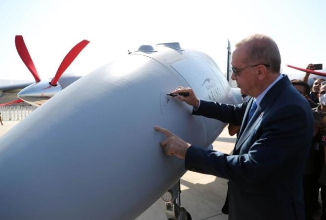 AKINCI THA GELM ZELLKLER  <br>    Tam Otomatik Seyir ve Rota Takibi zellii  <br>    Dahili Sensr Fzyonu Destekli Hassas Otomatik Kalk ve ni zellii<br>    Tam Otomatik Taksi ve Park zellii