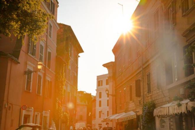 Sperduti, "Aileler ve genler genellikle yaknlardaki ehirlerdeki daha byk evlere ve krsal kesimdeki villalara tanmak iin ehri terk eder, ancak her zaman onlarn yerini alan yeni gelenler vardr, bu yzden dengelenir. Bu lmekte olan bir ehir deil, insanlar hala eski blgede yayor ama yenilenmeye, taze oksijene ihtiyac var" diyor.