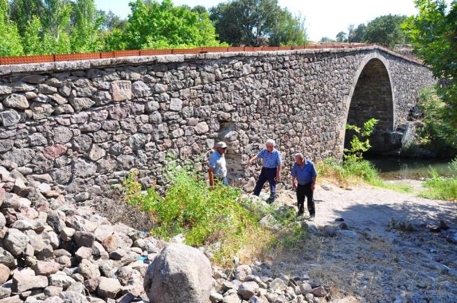Nazif Uyumaz (53) ise, "Kprmze bunun yaplmas ayp. Bunu yapanlarn ar ekilde ceza almasn istiyoruz" dedi.