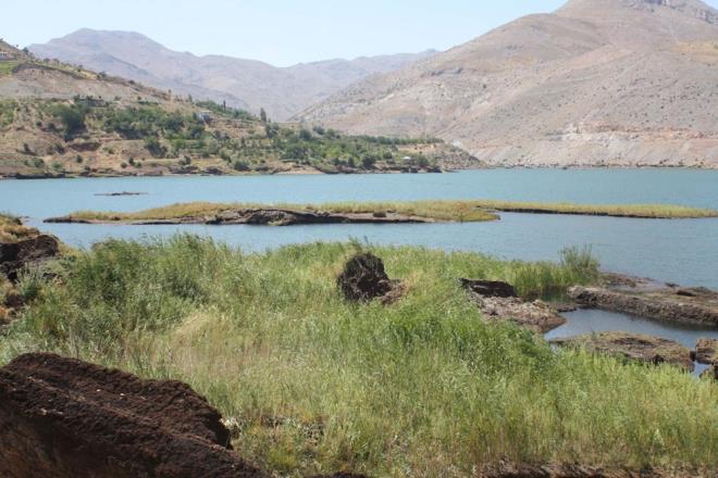 Fizibilite almasnn ardndan detayl alma ile yzen adalarn zeminine arlk balanarak hareketinin kstlanmas veya belirli mesafelerde birbirine balanarak kyya yanamasnn engellenmesi yntemleri n plana kt. Yaplacak akademik almalarn ardndan hangi yntemin uygulanacana karar verilecei belirtildi.