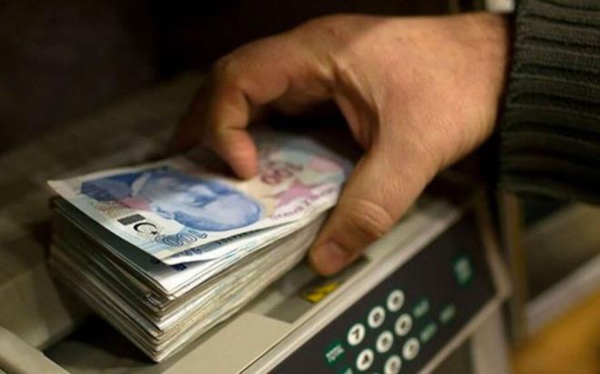 4- Gerek cretin peine dn <br>    Baz sektrlerde kayt dlk fazla. cretlerin de dk gsterildii ok oluyor. Bunda ama iverenin, vergi ve SGK maliyetinden kanmas. Ancak bu durum alann geleceinden alyor. Byle bir duruma dtyseniz alrken veya iten ayrlnca bu durumun yarg yoluyla da olsa dzeltilmesini salayn. Eksik bildirimde ?hizmet tespit davas? amaktan ekinmeyin