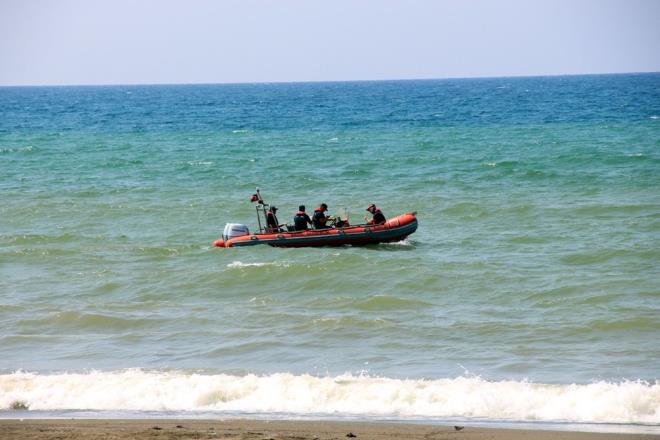 Olayn byklnn gz nne alndnda ciddi kirliliin olmadn belirten Vali Doan, ?Tedbirlerimiz bu olay neticelenene kadar devam edecektir. Hem ak denizde hem sahillerimizdeki almalar Valiliimizin, Ulatrma Bakanlmzn, evre Bakanlmzn gzetiminde devam ettiriliyor" dedi.