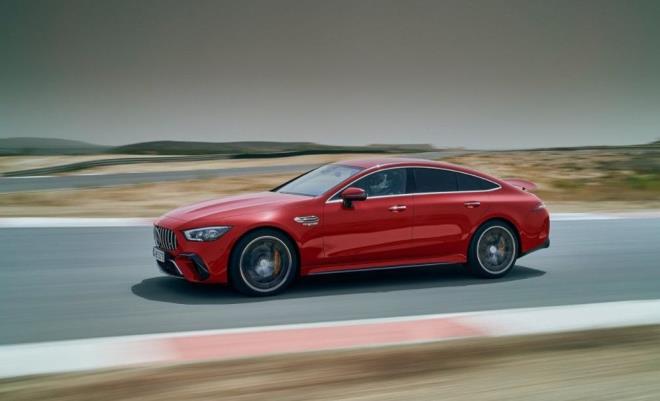 Performans canavar ara bu sayede 0'dan 100'e hzlanmasn sadece 2.9 saniyede tamamlyor. Aracn azami hzysa 315 km/s.