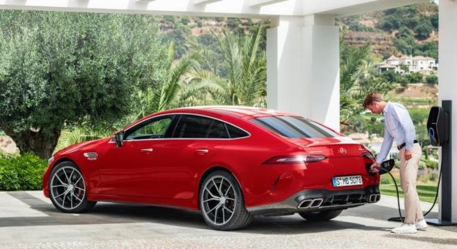 Formua ekibiyle birlikte allarak gelitirilen batarya paketi 89 kilogram arla sahip. Daha ok performansa katk iin yerletirilen paketle elektrikli menzil sadece 12 kilometre.