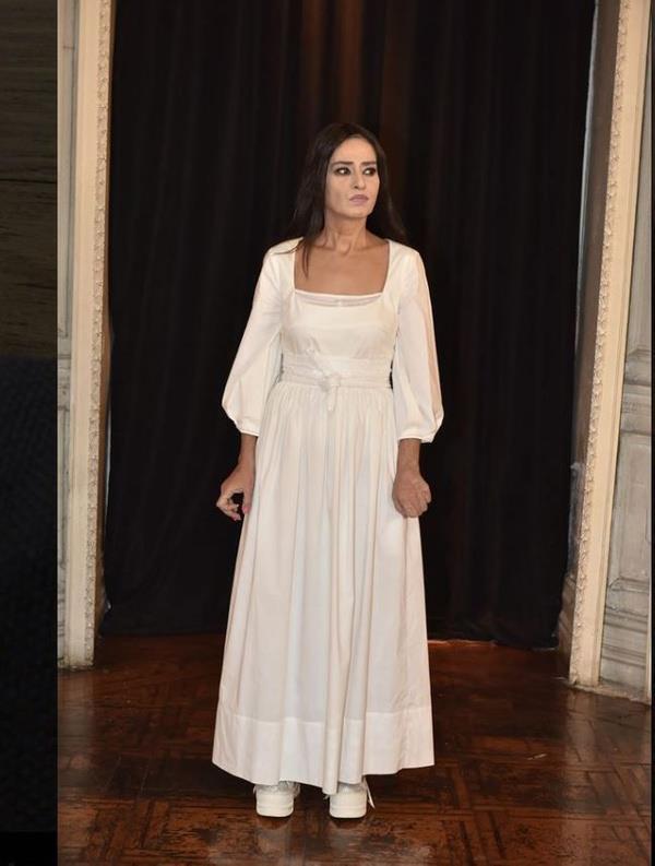 6 Eyll itibariyle konser ve etkinlik alanlarna katlacak kiilerin a ya da PCR testi yaptrmasnn zorunlu olaca duyuruldu. Buna karlk 55 yandaki arkc ve sz yazar Yldz Tilbe sosyal medya hesabndan tepki gsterdi ve a olmayacan ve PCR testi yaptrmayacan syleyince, a kart olan ve PCR testi olmay reddeden Yldz Tilbe?nin ise Kbrs Concore Luxury Resort?ta 18 Eyll'de verecei konserin iptal edilecei konuulmutu.