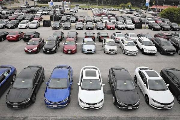 Fiat', 2 bin 649 satla Ford ve 1.675 satla Dacia izledi.