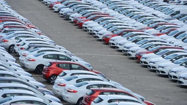 VW, 2 bin 785 adetle drdnc ve Dacia da 2 bin 745 otomobil satyla beinci srada yer ald.