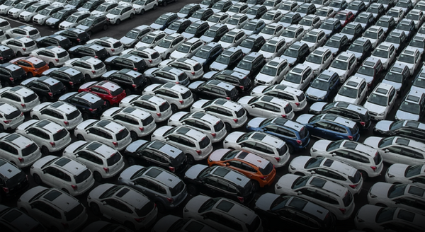 VW, 1.421 satla drdnc ve Mercedes-Benz 687 satla beinci oldu. Bylece Mercedes-Benz, uzun bir sre sonra ilk 5'te yer buldu.