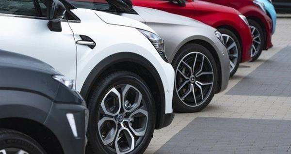 Ayn dnemde otomobil satlar yzde 23,3 artarak 391 bin 392 olurken, hafif ticari ara pazar da yzde 28 byyerek 109 bin 612 adede ulat.