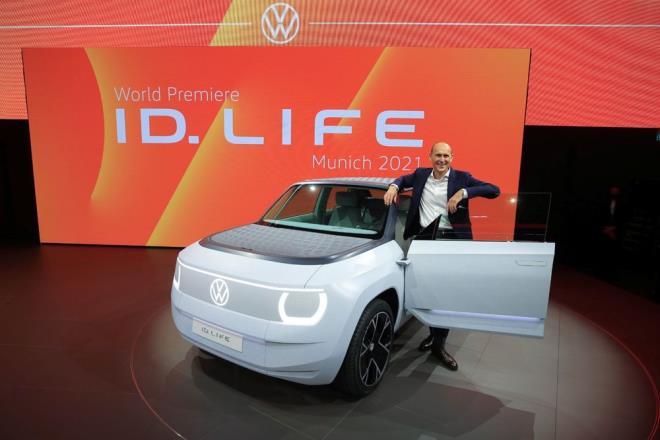 7-12 Eyll tarihleri arasnda Mnih'te dzenlenen IAA Mnih Uluslararas Otomobil Fuar?nda tantlan ID. LIFE konsepti, Volkswagen?in 2025 ylnda pazara sunaca tamamen elektirikli kk segment modelinin de tasarm dili hakknda da ipular veriyor.