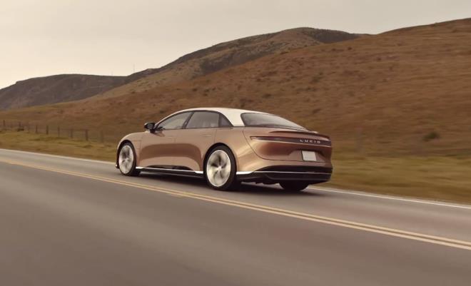 Kurum tarafndan en uzun menzilli elektrikli otomobil olarak ilan edilen Lucid Air Dream drt ekili model, en yakn rakibi Tesla Model S Long Range?i 190 kilometre geride brakt.