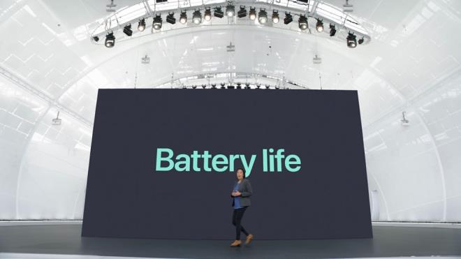 iPhone 13 ailesinin bataryalar da geliti. Hem iPhone 13 hem iPhone 13 Mini bir nceki nesle gre daha fazla batarya mrne sahip.     13'te 2.5 saatlik bir art grlrken iPhone 13 Mini'de 1.5 saatlik bir gelime tespit edildi.