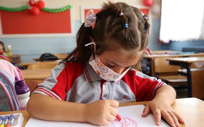 1.5 yllk pandemi srecinin ardndan 6 Eyll'de balayan yz yze eitimde 10'uncu gn tamamland. Peki uzun bir sre okullarndan ayr kalan renciler, retmenleri ve arkadalaryla bir araya gelince neler yaad? Geen zamanda renme kayplar ne derecede oldu? Sosyal ve fiziksel becerileri ne lde geliti?