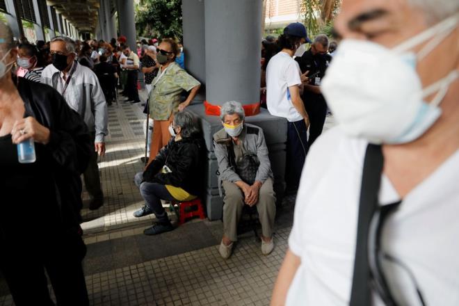 ngiltere, hkmet iin hazrlanan bilim raporunda yer alan ifadeleri konuuyor.    lk olarak Hindistan'da grlen ve u anda dnyadaki baskn tr olan Delta varyantn inceleyen ekip raporunu sundu.