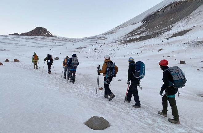 Buzullarn erimesi ise en iyi daclar tarafndan gzlemleniyor. Buzullarn erimesini 'Ar Da'nn alamas'na benzeten, Erzurum Alpin Doa Sporlar Kulb Bakan ve da kaya ile tur rehberlii yapan Mustafa Tekin, unlar syledi: