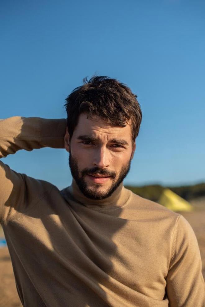 Ynetmenliini Emre Kabakuak, yapmcln ise Nazl Heptrk? yapt, hikayesini Gl Abus Semerci?nin kaleme ald dizi iin yk Karayel, Akn Aknz ve Sarp Apak ile anlald.