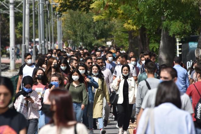 Salk bilimleri fakltesi rencisi evval Yksel "Ar derecede heyecanlyz ve korkuyoruz. Umarm her ey iyi olur, istediimiz gibi olur" dedi.