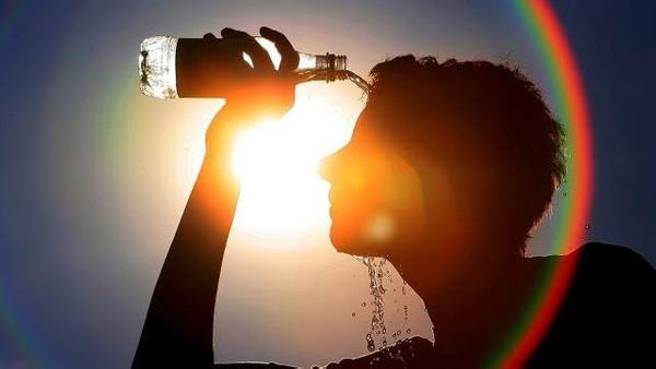 Meteoroloji Genel M�d�rl��� taraf�ndan yap�lan son de�erlendirmelere g�re: �lkemizin kuzey ve do�u kesimlerinin par�al�, yer yer �ok bulutlu, Marmara'n�n do�usu, Bat� Karadeniz k�y� kesimleri, Do�u Anadolu, G�neydo�u Anadolu'nun kuzey ve do�usunun ya���l�, di�er yerlerin az bulutlu ve a��k ge�ece�i tahmin ediliyor. Ya���lar�n; genellikle sa�anak ve g�k g�r�lt�l� sa�anak, Do�u Karadeniz?in i� kesimlerinin y�kseklerinde karla kar���k ya�mur ve yer yer kar �eklinde olmas� bekleniyor. Do�u Karadeniz?in k�y� kesimleri, Mu�, A�r� ve Bitlis �evreleri ile Erzurum?un g�neyi, Van?�n kuzey ve bat�s�nda beklenen ya���lar�n yerel kuvvetli olmas� bekleniyor.