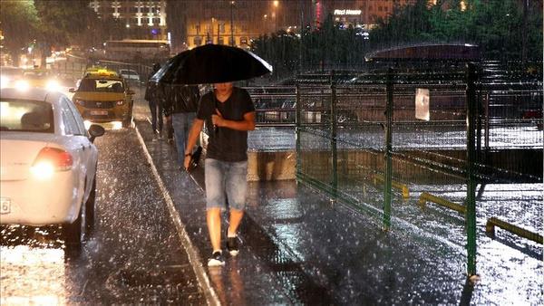 F�rt�na uyar�s�  <br>  R�zgar�n, G�ney Ege, Akdeniz?in i� kesimleri ile �� Anadolu?nun g�neyinde kuzey y�nlerden kuvvetli (40-70 km/sa), Do�u Anadolu?nun g�neydo�usu ile G�neydo�u Anadolu?nun do�usunda g�ney ve g�neybat� y�nlerden kuvvetli ve yer yer f�rt�na �eklinde (50-80 km/sa) esece�i tahmin edildi�inden, a�a� ve direk devrilmesi, �at� u�mas� ve ula��mda aksamalar gibi olumsuzluklara kar�� dikkatli ve tedbirli olunmas� gerekmektedir.