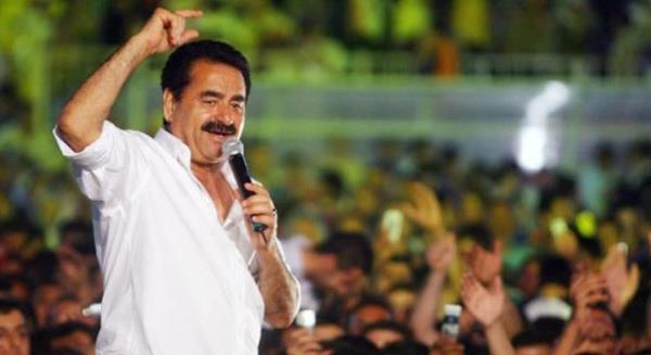 Yllar sonra hayranlarnn karsna kt  <br>  brahim Tatlses, 12 sene sonra Kurueme'de sevenleriyle bulutu. brahim Tatlses, 23 Eyll Perembe akam stanbul Kurueme'de yllar sonra hayranlarnn karsna kt.