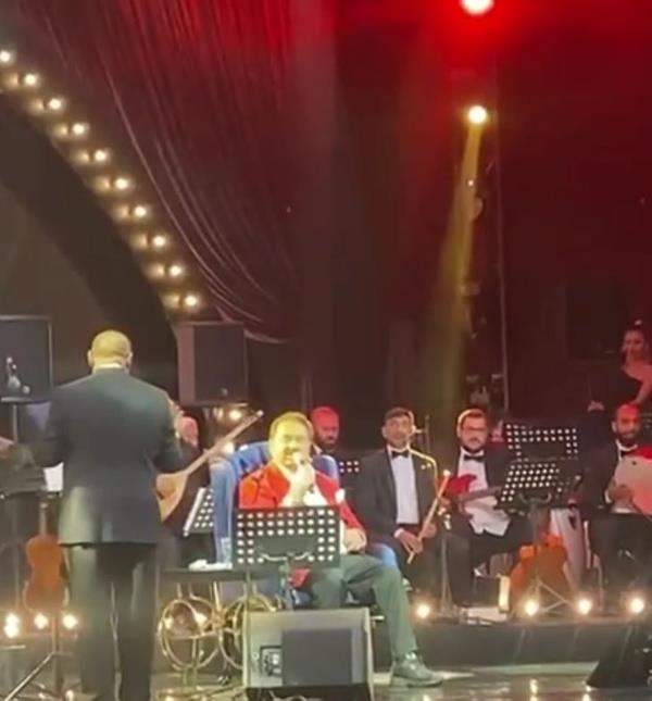 "mparator" lakabyla tannan nl arkc brahim Tatlses, 12 yln ardndan "Paraf Kurueme Akhava Konserleri" kapsamnda Kurueme Akhava'da sahne ald. Poll Production organizasyonuyla dzenlenen konserde sanat iin zel bir dekor tasarlanrken, geni bir orkestra ekibi Tatlses'e elik etti. Sosyal medyada mparator'un ara ara detone olduu ifade edilse de, 'geirdii rahatszlk sonras bu durumun ok normal olduu, yaamasnn bile bir mucize olduu, nemli olann sahneye kabilecek gc ve motivasyonu kendinde bulabilmesi' olduu yorumlar yapld.