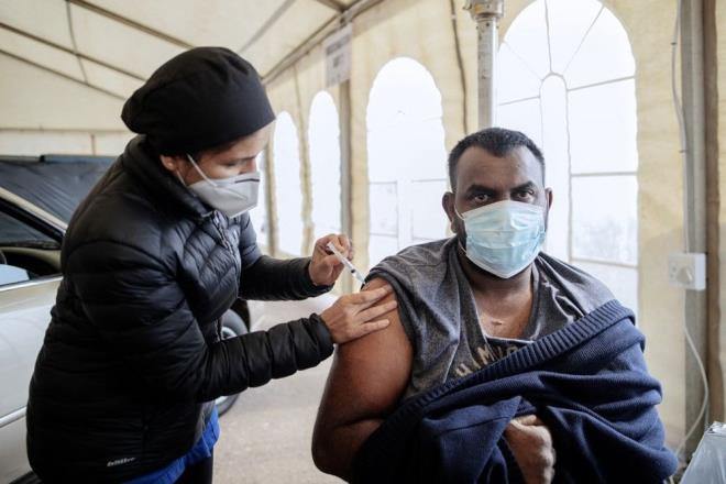 SERRA LEONE    Uygulanan a dozu says (en az): 221 bin 110    En az bir doz alan nfusun oran: Yzde 2,3