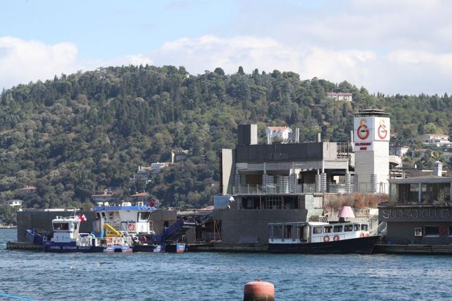 2018 ylnda yaplan ikinci ykmda ise adada bulunan yazlk restoran ve baz ofislerin ykm ilemleri tamamlanmt. Adann yan taraflarnn Boaz'da kt bir grnt olumamas iin kapatlmasna karar verilmi ve moloz yn olarak skm ilemleri balamt.