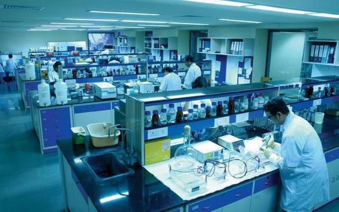 GELENEKSEL AILARIN TM DONANIM AISI    Bununla birlikte, bugn var olan geleneksel ocukluk alarnn tm Gershoni?nin tabiriyle donanm alarndan oluuyor.    1980'lerin sonlarndan bu yana, bilim insanlar DNA veya RNA'y dorudan enjekte etmek iin almaya baladlar. u anda Trkiye asll Prof. Dr. Uur ahin ve Dr. zlem Treci tarafndan gelitirilen BioNTech/Pfizer ve Moderna?nn corona virs alar dnyadaki ilk yazlm alarnn rneini oluturuyor.